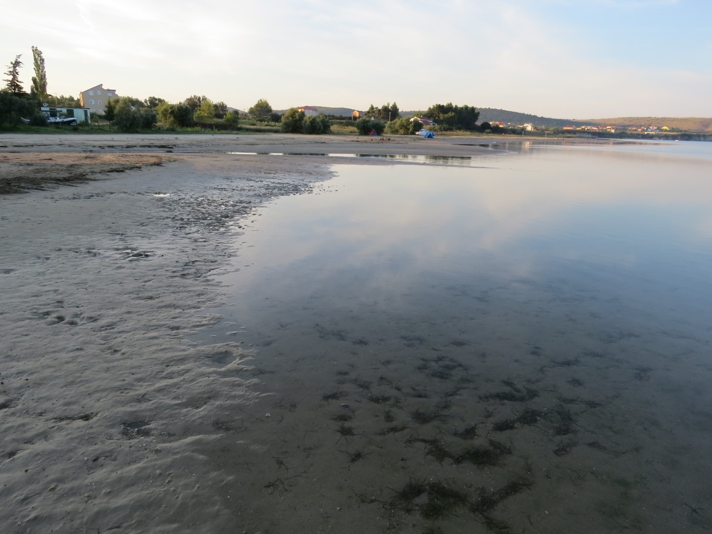 Plaža za vađenje gambara za vrijeme oseke