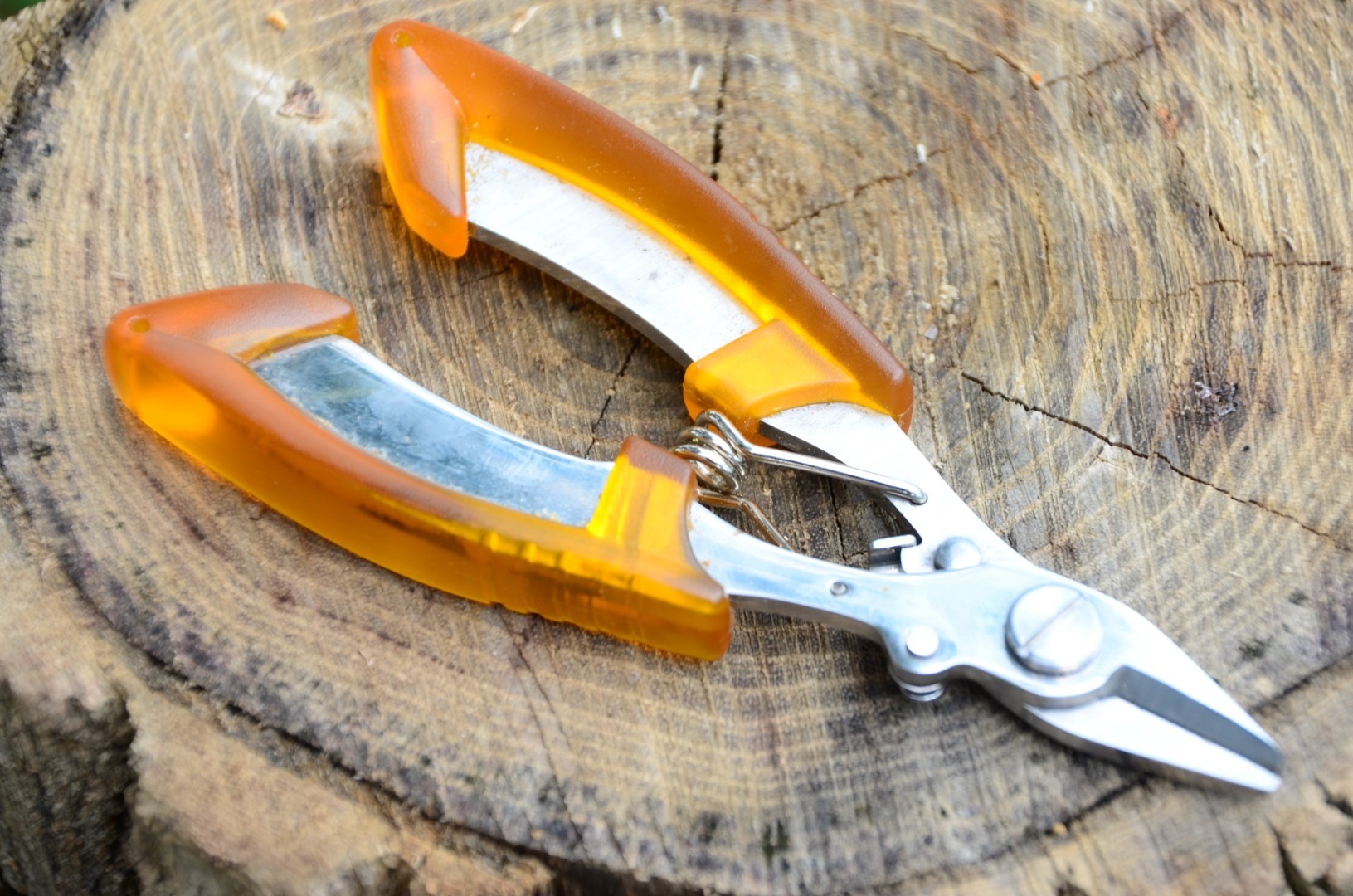 Za sve navedeno je potrebno imati oštre i pouzdane škarice kao što su Prologic Pro Braid Scissor