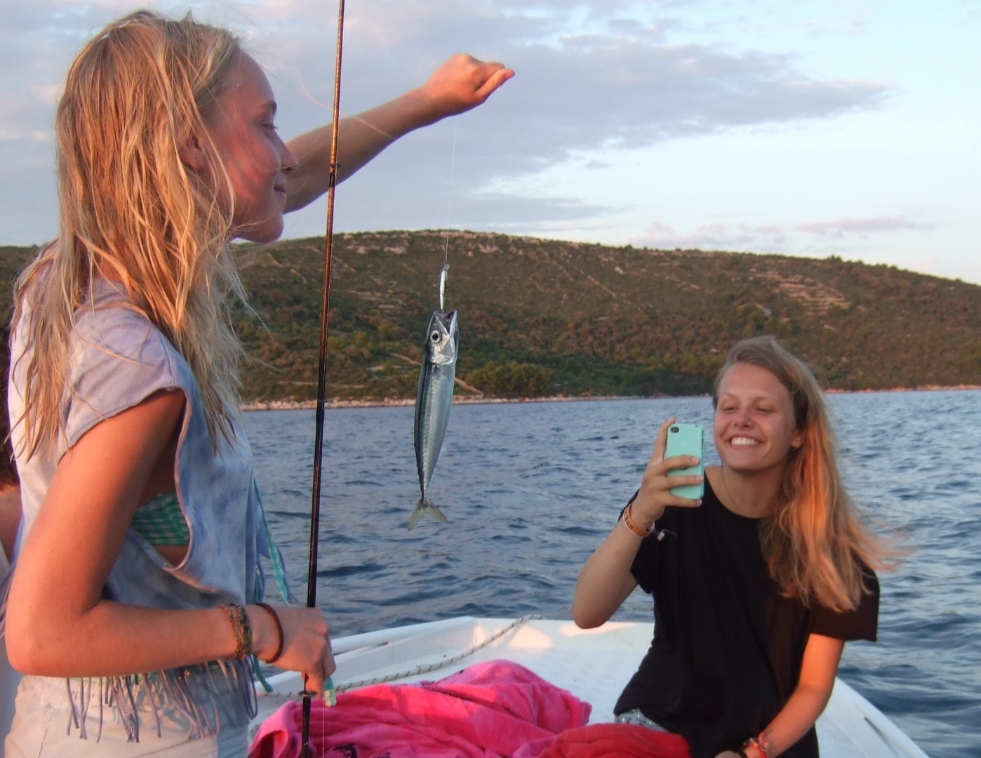 Obitelj se vraća s plaže uz laganu panulu