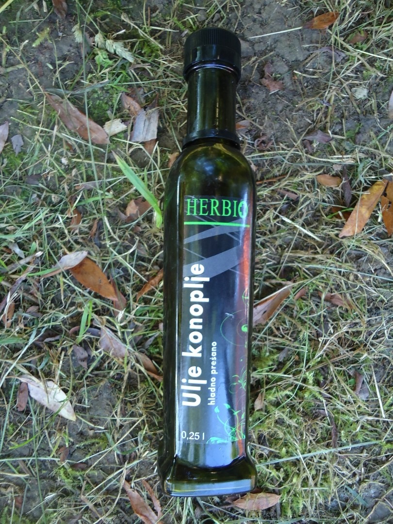 Šarani jako vole hladno prešano ulje konoplje